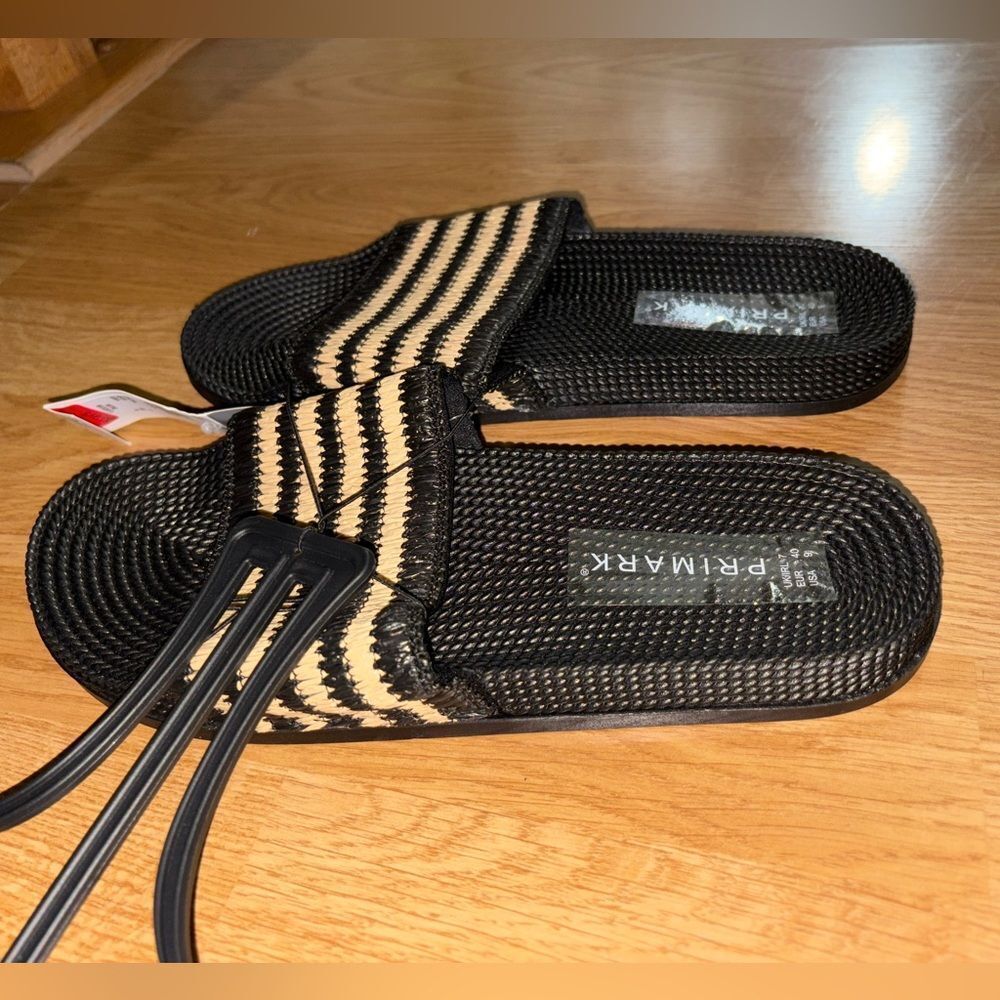 Primark Slides - Picture 2 of 4